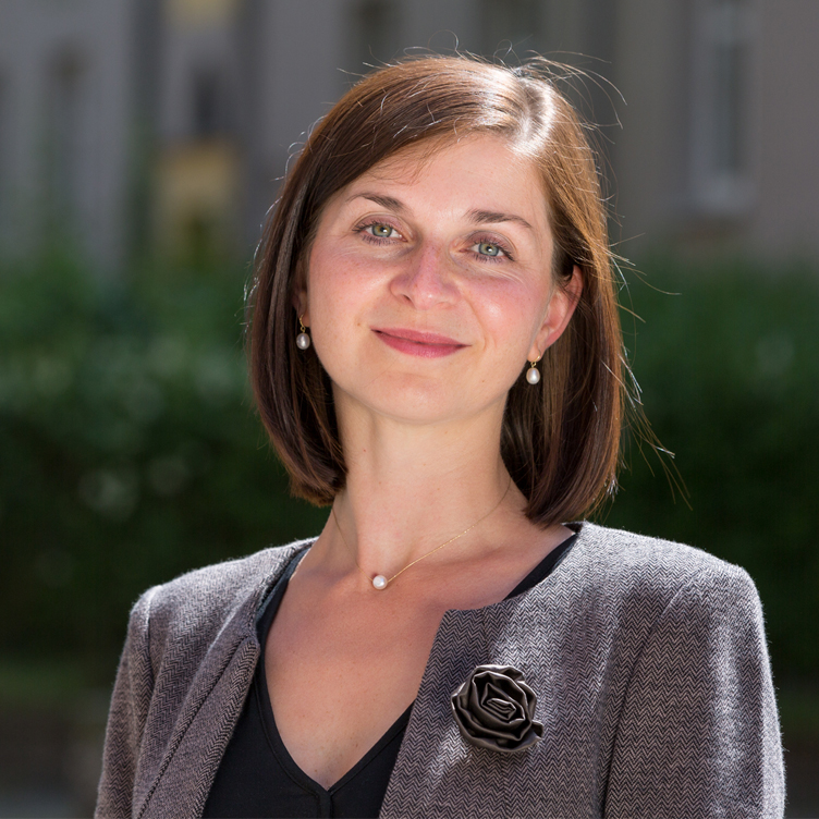 Dr. Diana Kuhrau