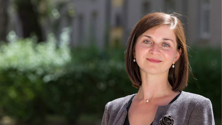 Dr. Diana Kuhrau