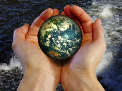 Der Planet Erde in unseren Händen