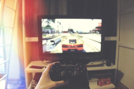 Alte Fernseher und Spielekonsole Standby Stromverbrauch