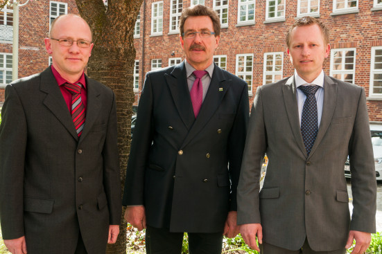 Dirk Lübcke, Dr. Graham Butt und Andreas Haak Dirk Lübcke, Dr. Graham Butt und Andreas Haak auf dem WEMAG-Betriebsgelände