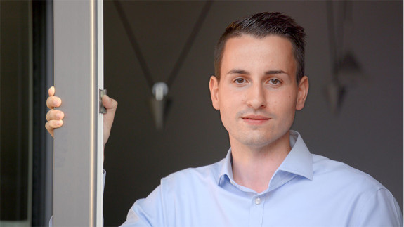 Benjamin Hintz ist Experte für E-Mobilität, Speicher und Solar Benjamin Hintz ist Experte für E-Mobilität, Speicher und Solar