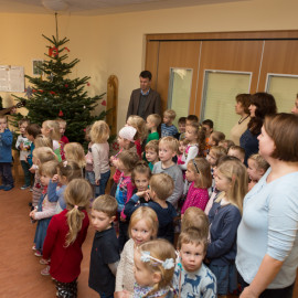 Viele staunende Kinder bei der diesjährigen Aktion