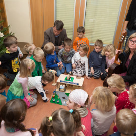 Viele staunende Kinder bei der diesjährigen Aktion