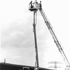 Anlagenbau HGN - erste Hubarbeitsbühne Erste Hubarbeitsbühne Anlagenbau HGN