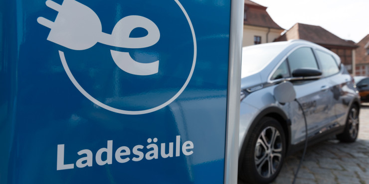 Elektroauto an der E-Ladesäule Neustadt-Glewe