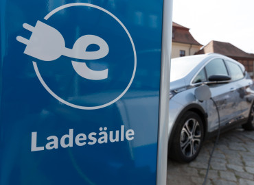 Elektroauto an der E-Ladesäule Neustadt-Glewe