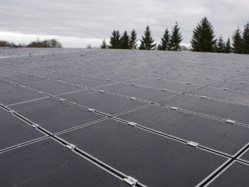 Große Photovoltaikanlage bei Güstrow | Gewerbestrom  Große Photovoltaikanlage bei Güstrow | Gewerbestrom